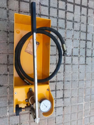 Bomba de presión manual Rems