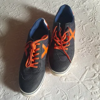 Zapatillas Munich Adulto Negras y Naranjas