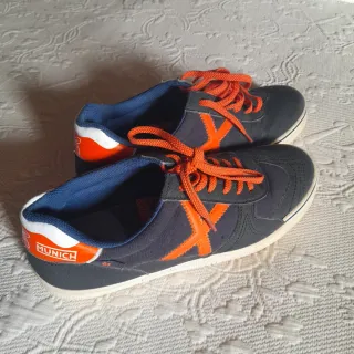 Zapatillas Munich Adulto Negras y Naranjas
