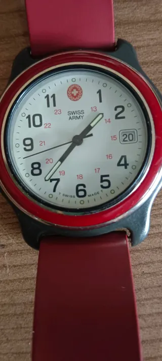 Reloj Swiss Army Blanco y Rojo