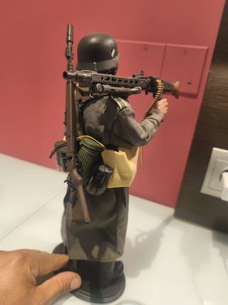 Figura 1/6 Soldado Alemán MG42