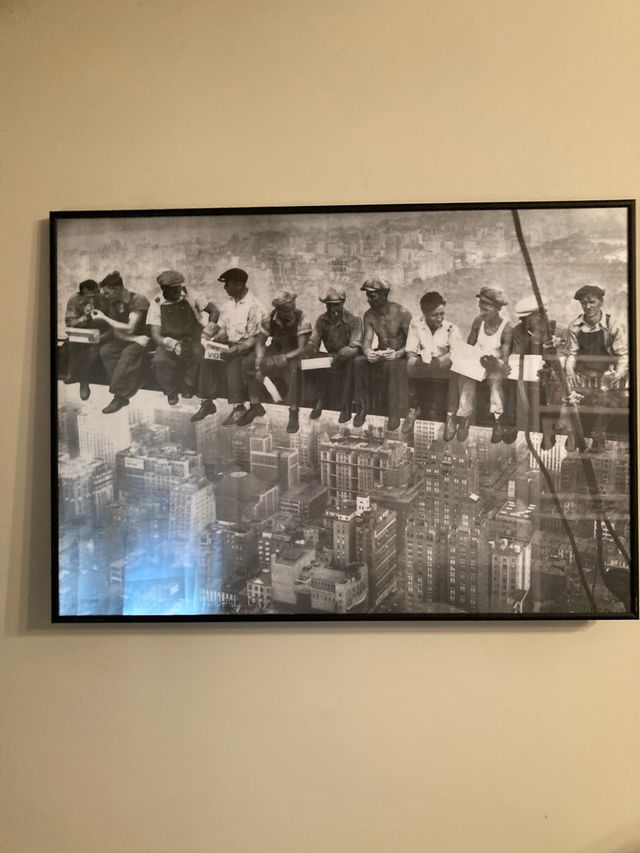 Foto Almuerzo sobre un rascacielos.
