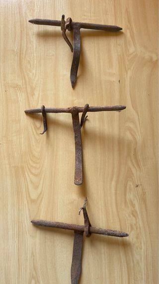 Cerrojos antiguos de hierro forjado
