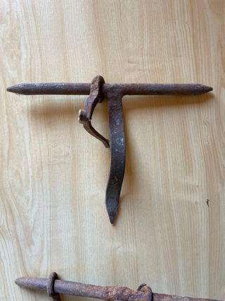 Cerrojos antiguos de hierro forjado