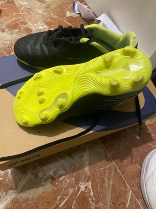 Botas de fútbol Adidas niño
numero 34