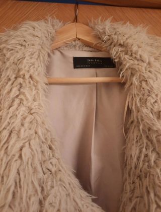 Abrigo corto pelo Zara beige Talla única