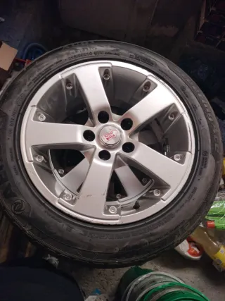 Llantas de aluminio 16 pulgadas en buen estado!
