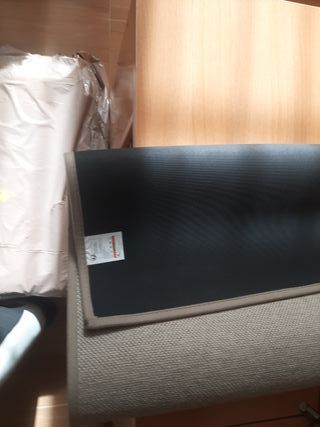 Alfombra de tela gris