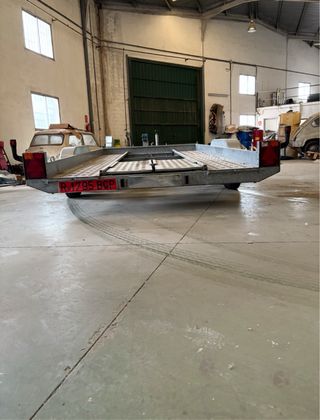 Remolque portacoches doble eje 2700 kg – Impecable