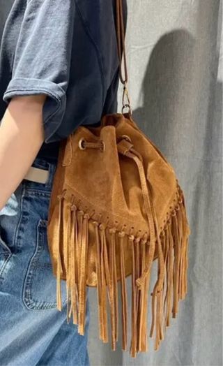 Bolso saco ante camel flecos