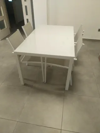 Mesa de comedor blanca para exterior