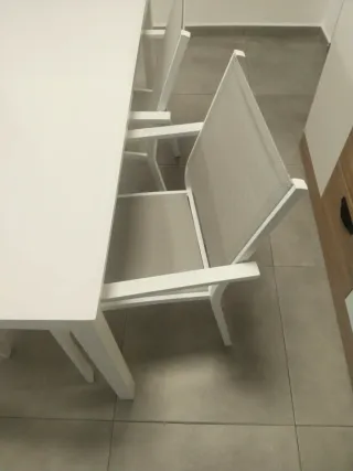 Mesa de comedor blanca para exterior