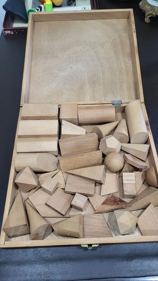 Maletin figuras geometricas.de madera.