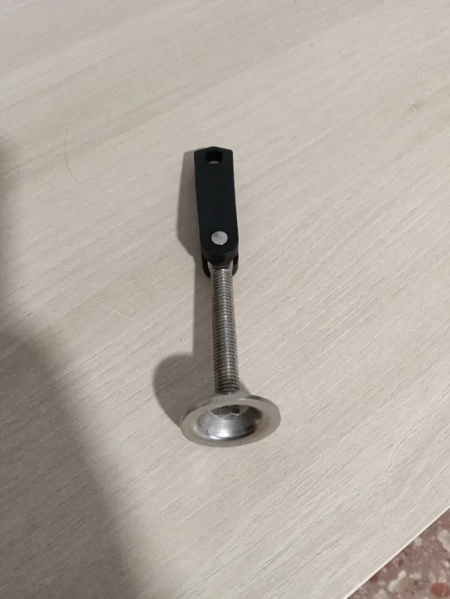 Clavija sujeción motor fueraborda