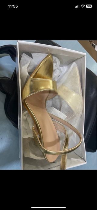 Zapatos de tacón dorados talla 35