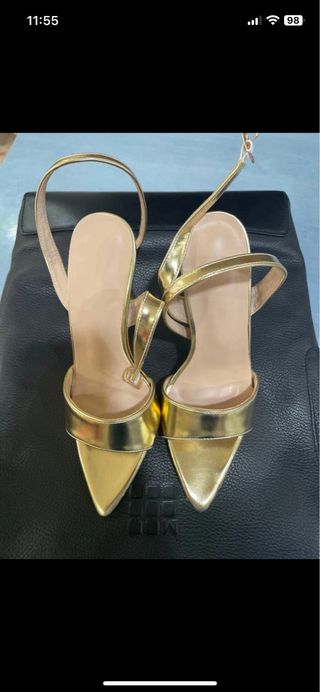 Zapatos de tacón dorados talla 35