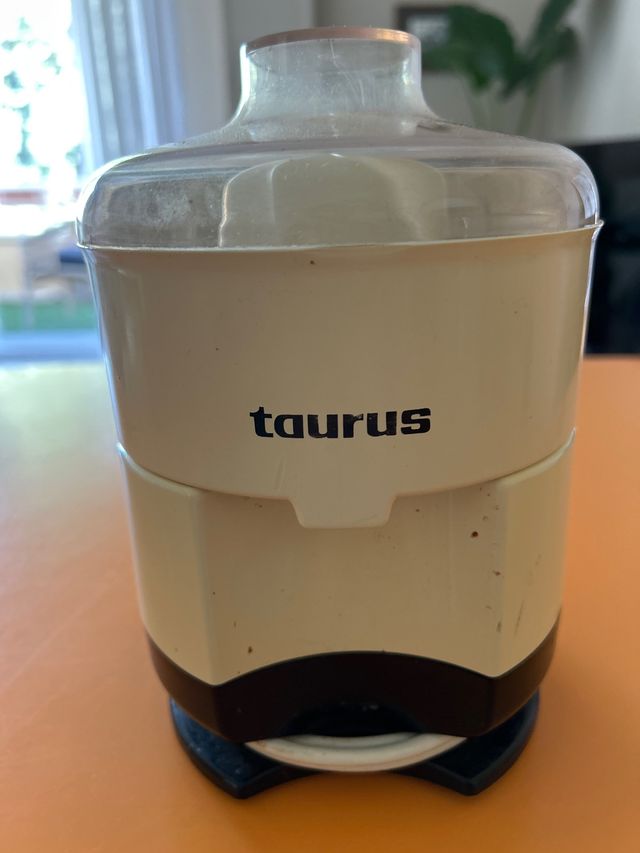 Exprimidor Taurus Vintage