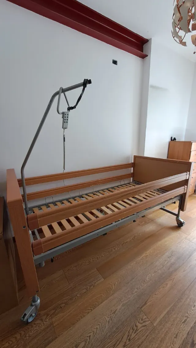 Letto motorizzato con sponde