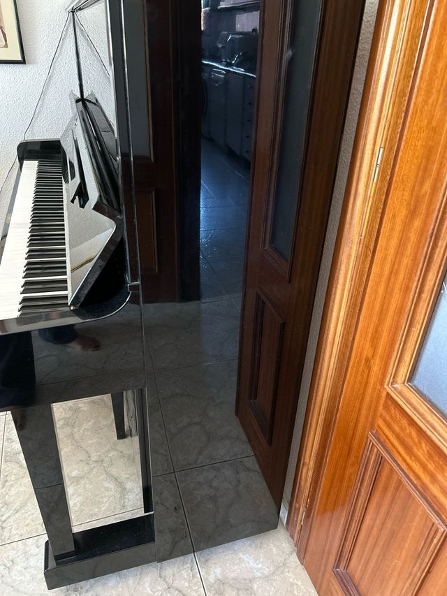 Piano Vertical Kawai Negro Brillante