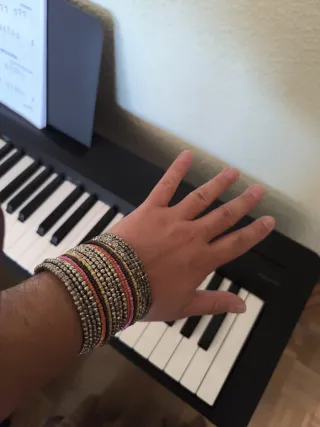 Pulsera multicolor y plateada