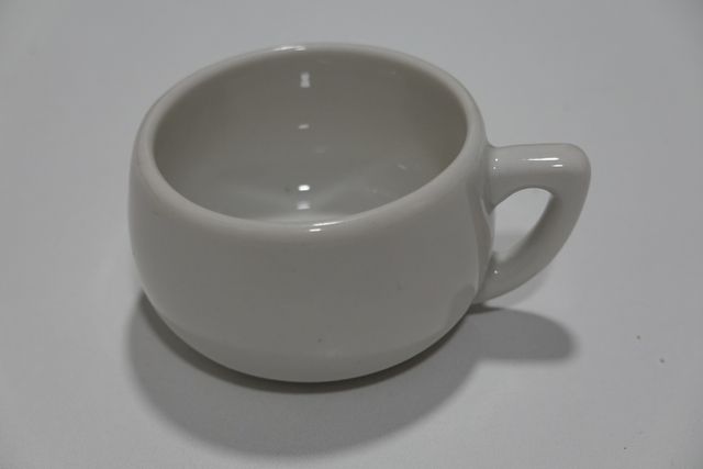 Taza y plato de porcelana vintage