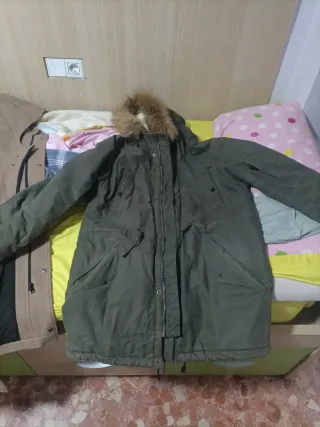Parka verde hombre multibolsillos con capucha