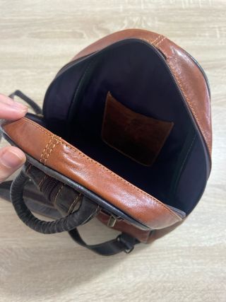 Mochila pequeña de piel marrón 