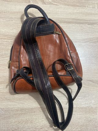 Mochila pequeña de piel marrón 