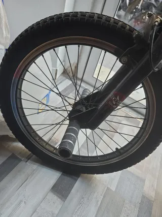 Bicicleta BMX negra Rockrider  Coluer Rotor 360