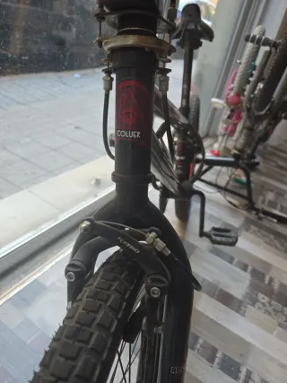 Bicicleta BMX negra Rockrider  Coluer Rotor 360