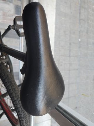 Bicicleta BMX negra Rockrider  Coluer Rotor 360