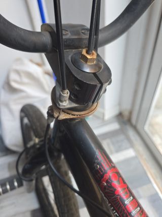 Bicicleta BMX negra Rockrider  Coluer Rotor 360