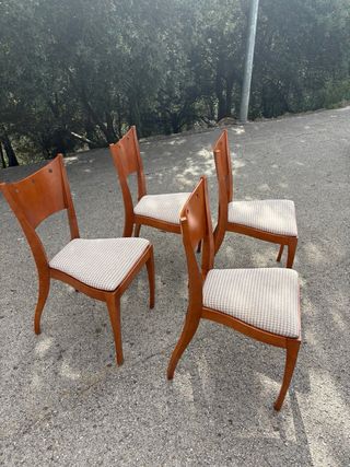 Eleganti sedie da pranzo in legno di ciliegio