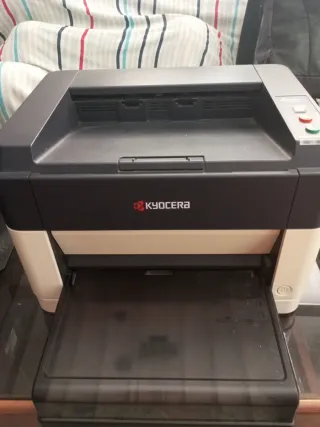 Impresora Kyocera Negra y Beige