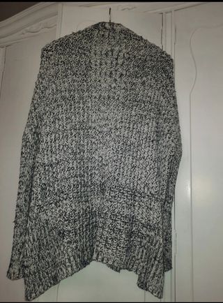 Chaqueta punto mujer abierta gris y blanca