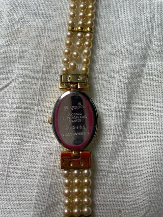 Reloj Timex Dorado con Perlas bañado en 18K oro. 