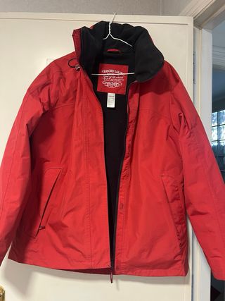 Cazadora deportiva roja mujer. Senderismo. 