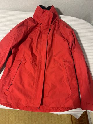 Cazadora deportiva roja mujer. Senderismo. 