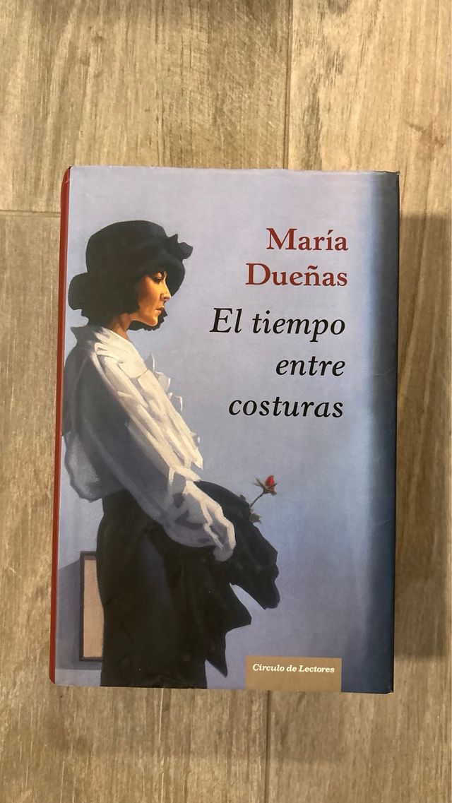 El tiempo entre costuras