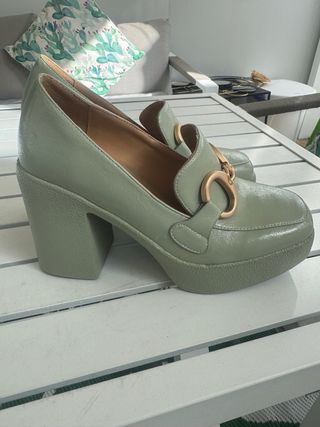 Zapatos tacón cuadrado Noa Harmon verdes dorados