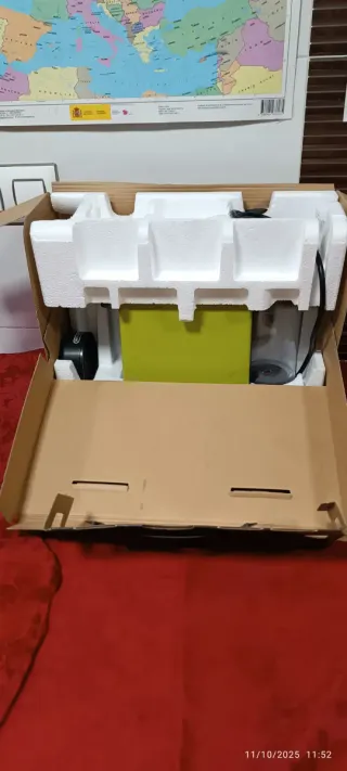 Cafetera Nespresso Essenza Mini EN85L pistacho.