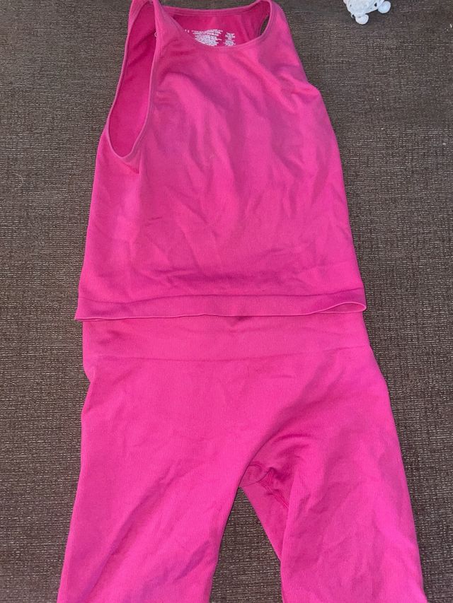 Conjunto deportivo rosa