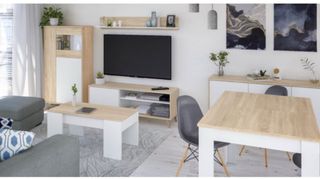 Comedor: mueble TV ,vitrina,mesa comedor, centro.