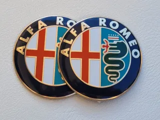 2 Emblemas Alfa Romeo Capó y Maletero 
