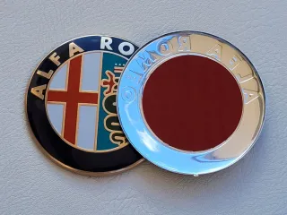 2 Emblemas Alfa Romeo Capó y Maletero 