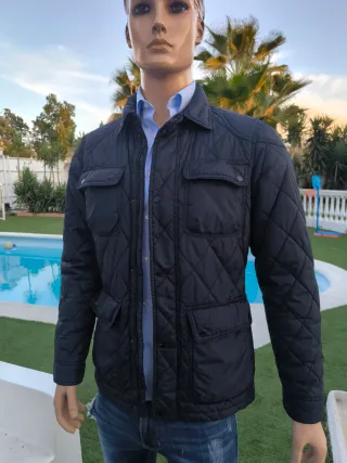 Chaqueta acolchada hombre elegante