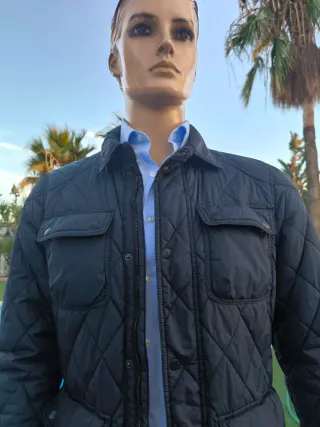 Chaqueta acolchada hombre elegante