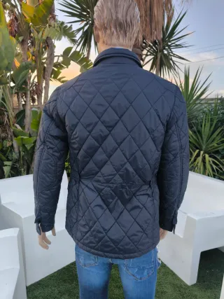 Chaqueta acolchada hombre elegante