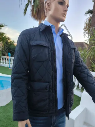Chaqueta acolchada hombre elegante