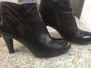 Botines negros de cuero